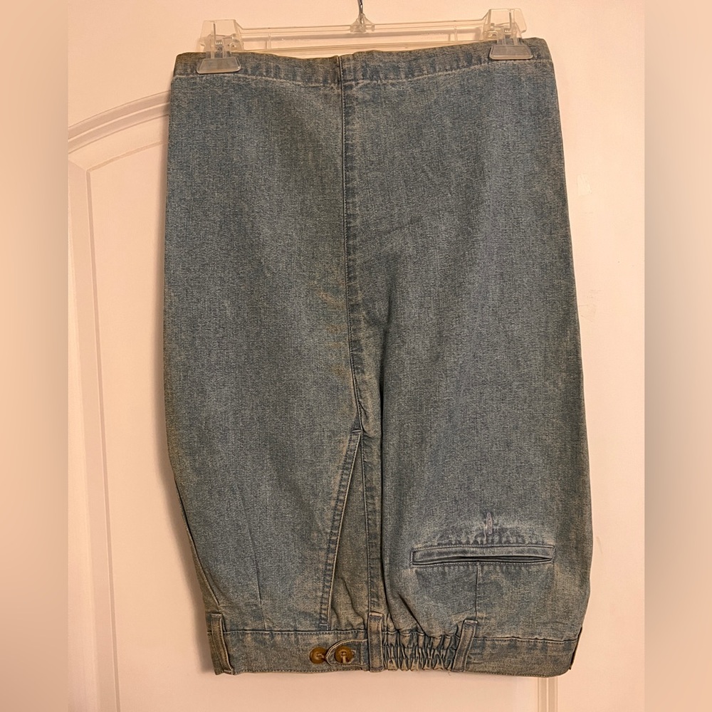 Men’s elastic waist Jean shorts. Size 36. Faded denim. Good condition